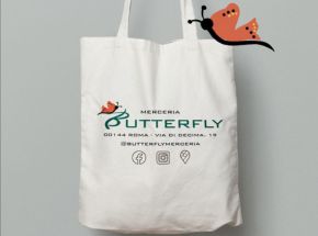Post Instagram con borsa tote personalizzata con il logo della Merceria Butterfly